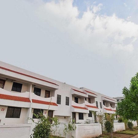 斯波特昂74801嘉年华度假村 Rāipur 外观 照片